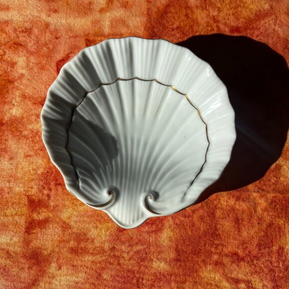 Vintage White and Gold Porcelain Sea Shell Dish - Number Marking 9646 - Picture 3 of 6